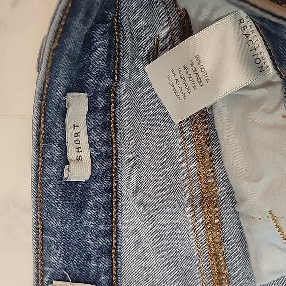 Kenneth Cole Reaction Jeans Women's Size 6 Distressed Denim - Picture 3 of 7